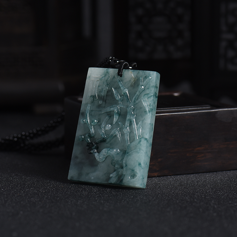 天然糯冰种飘花翡翠竹节梅花吊坠-红掌柜