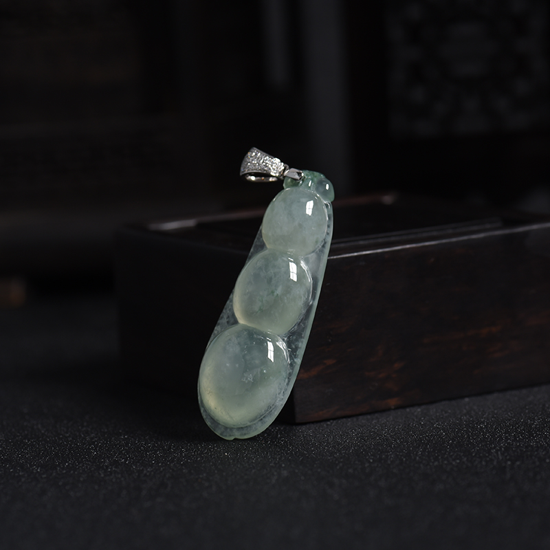 飘花翡翠四季豆吊坠-红掌柜