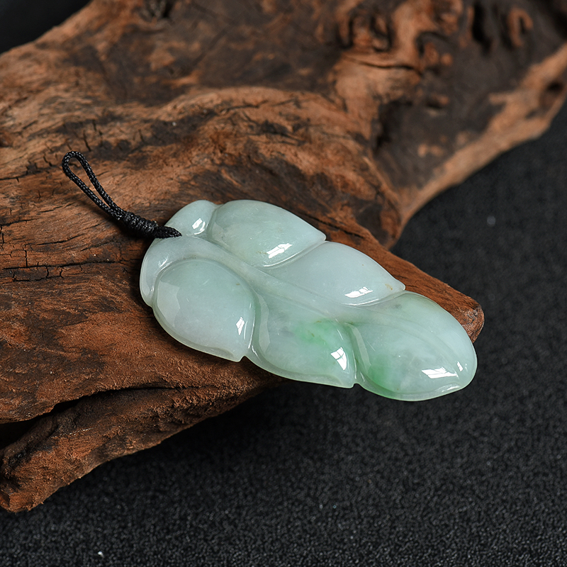 糯种飘翠翡翠吊坠-红掌柜