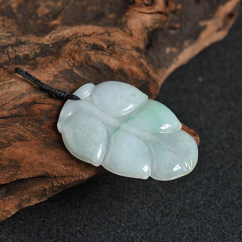 豆种翡翠金枝玉叶吊坠-红掌柜