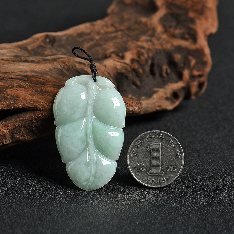 豆种翡翠吊坠-红掌柜
