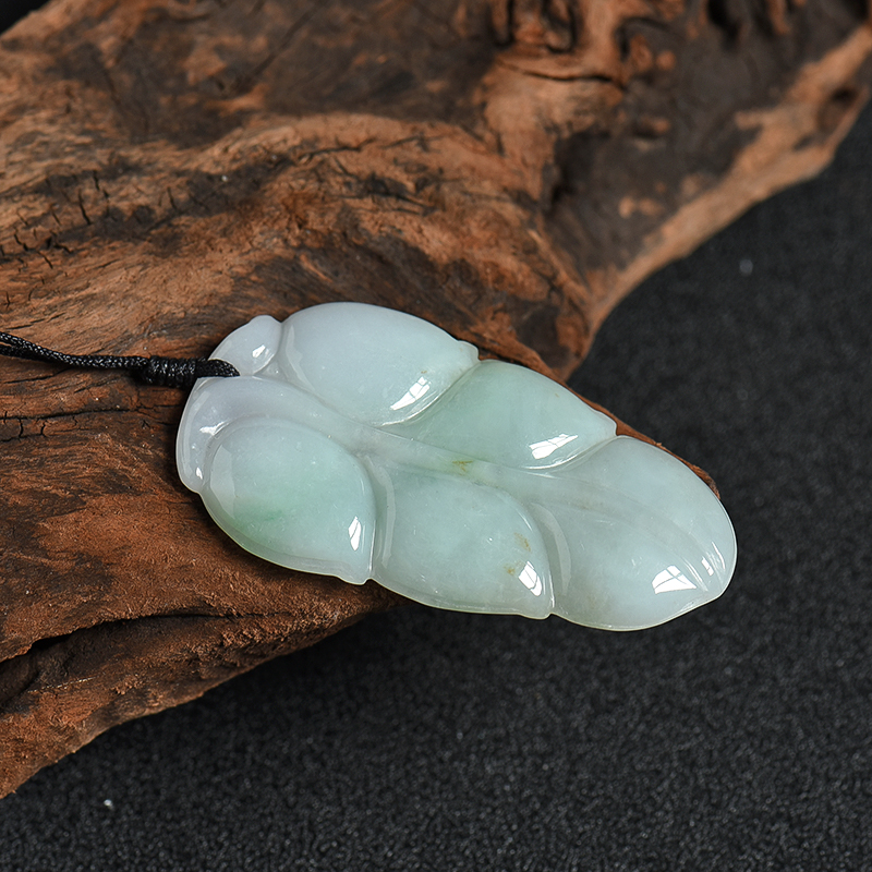 糯种浅绿翡翠吊坠-红掌柜