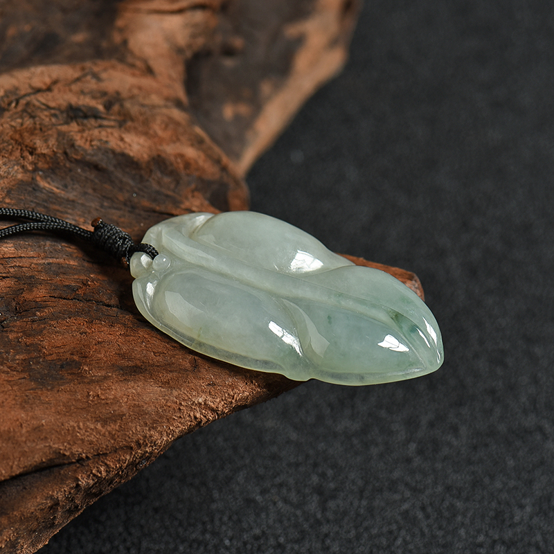 天然糯种飘花翡翠吊坠-红掌柜