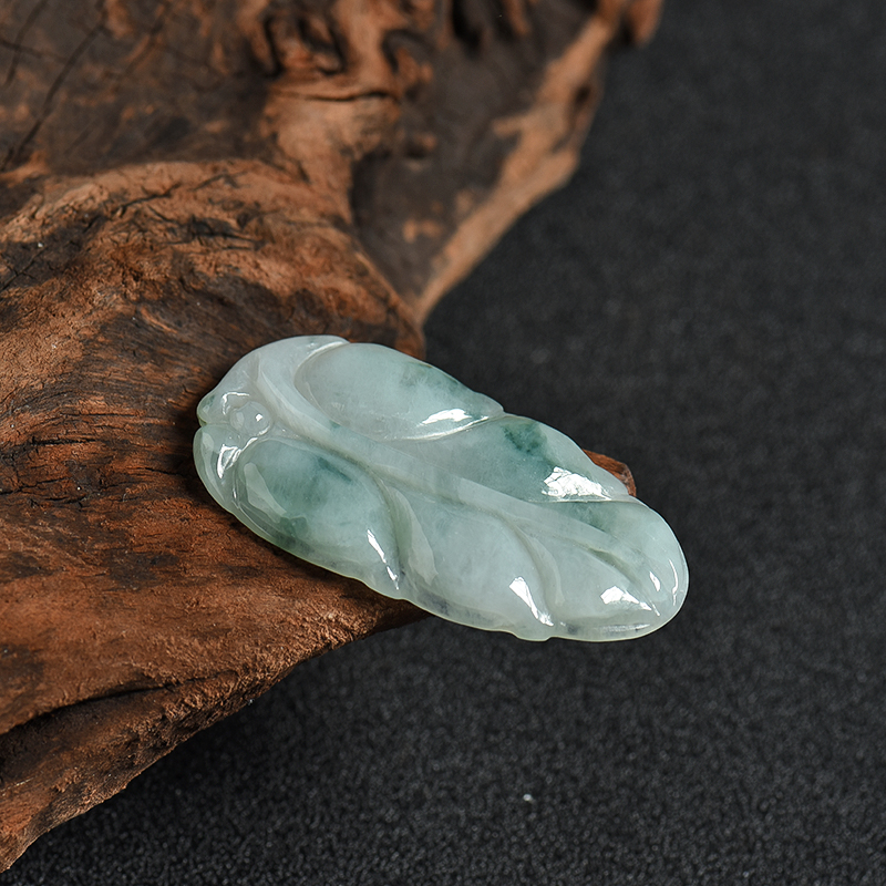 天然豆种飘花翡翠吊坠-红掌柜