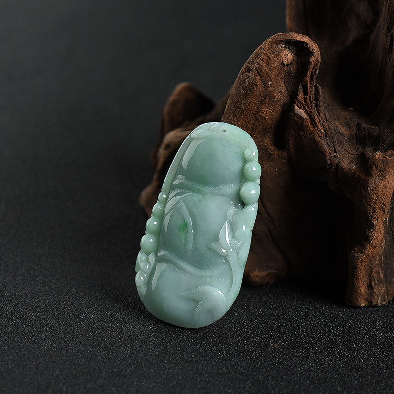 糯种浅绿翡翠吊坠-红掌柜