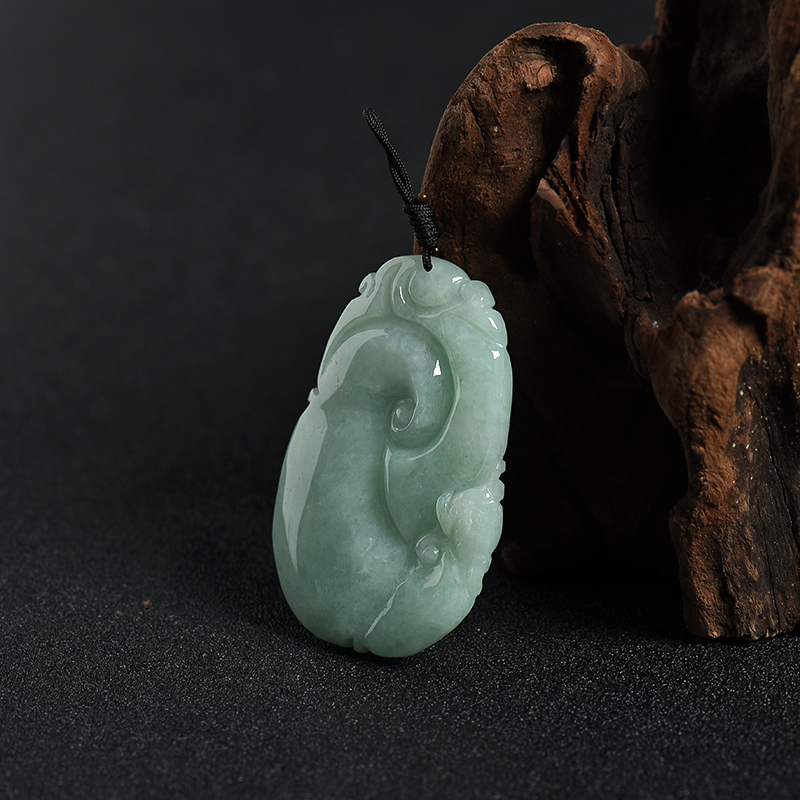 缅甸豆种浅绿翡翠吉祥如意吊坠-红掌柜