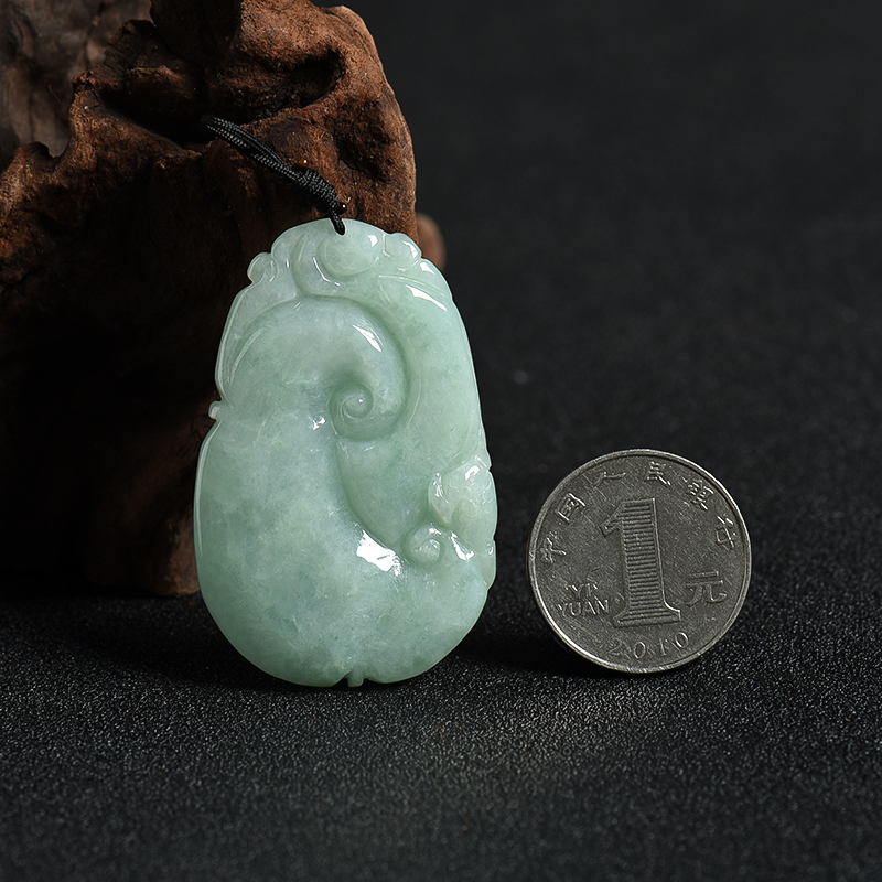 豆种浅绿翡翠吉祥如意吊坠-红掌柜