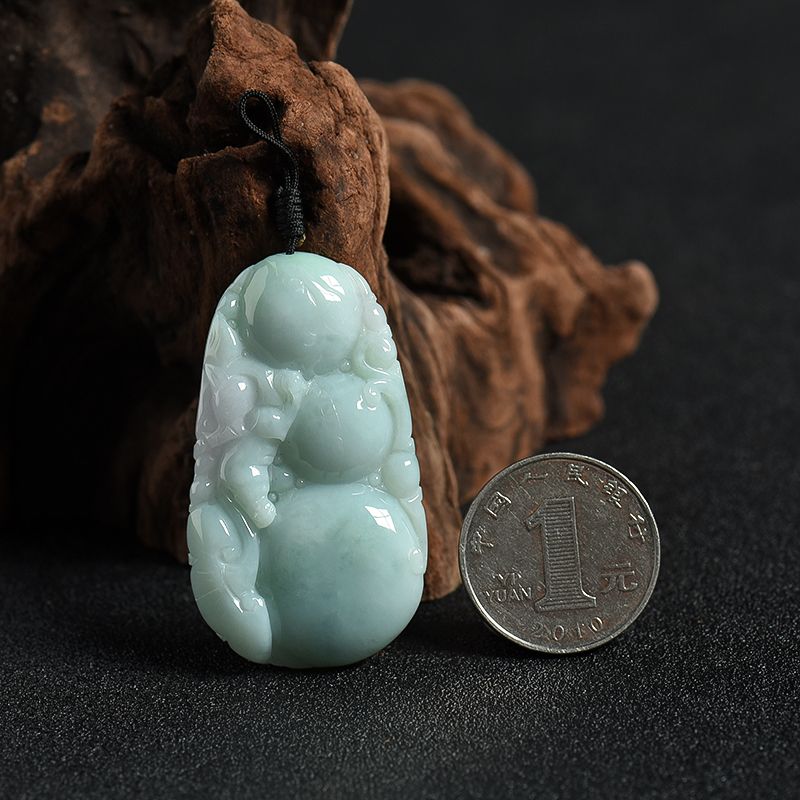 豆种浅绿翡翠吊坠-红掌柜