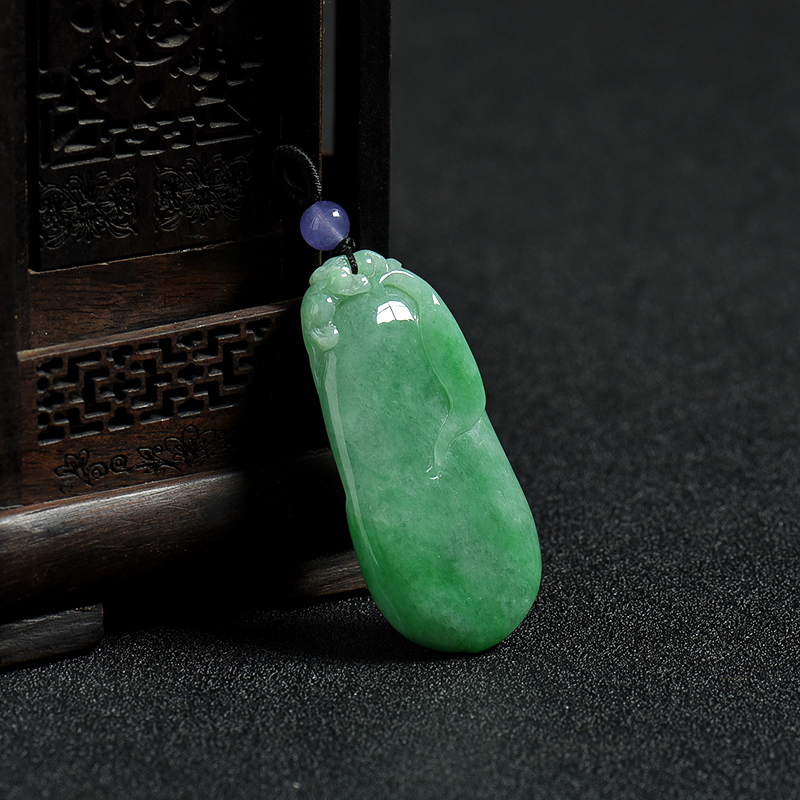 缅甸豆种浅绿翡翠福瓜吊坠-红掌柜