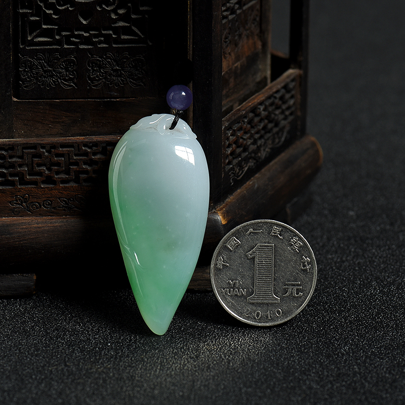 天然飘绿翡翠福瓜吊坠-红掌柜