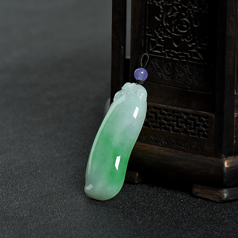 糯种飘绿翡翠福瓜吊坠-红掌柜