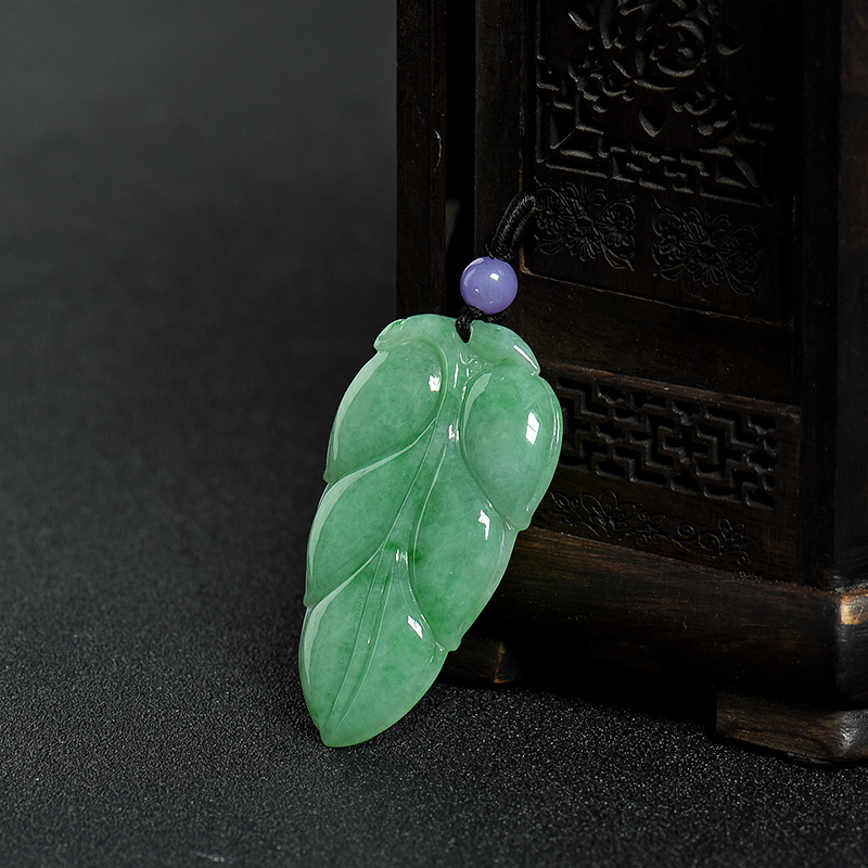 豆种翡翠金枝玉叶吊坠-红掌柜