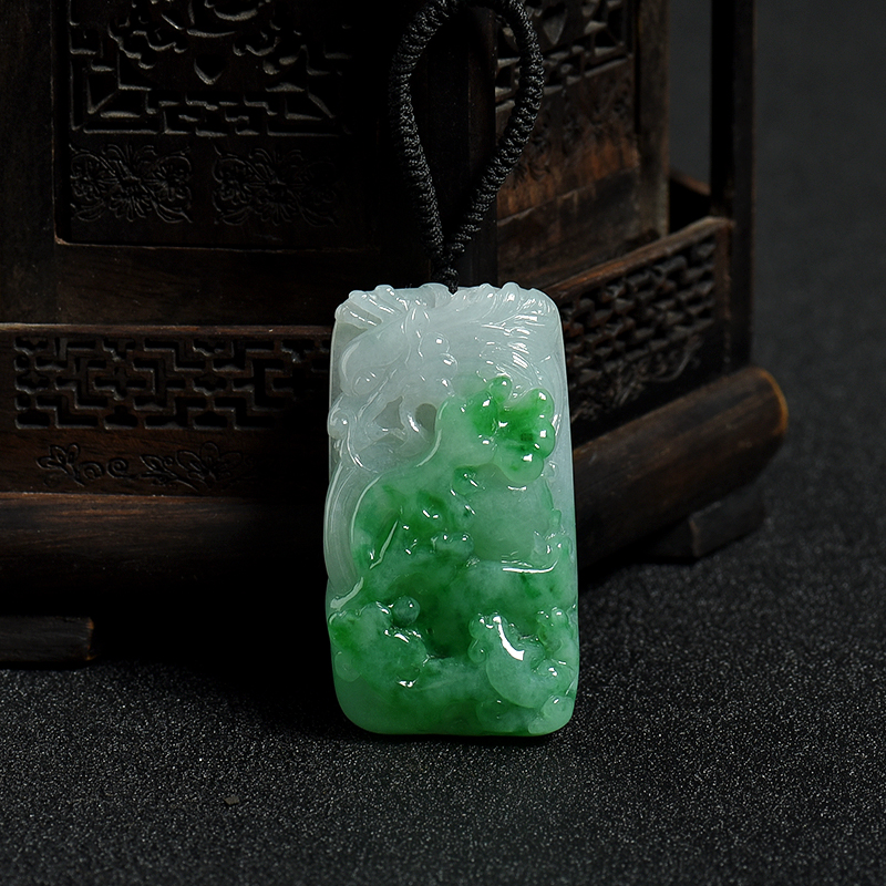 糯种飘翠翡翠龙牌吊坠-红掌柜
