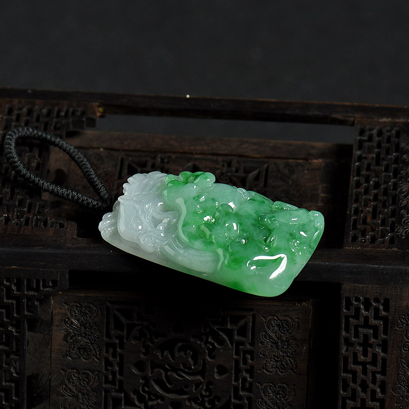 糯种翡翠龙牌-红掌柜