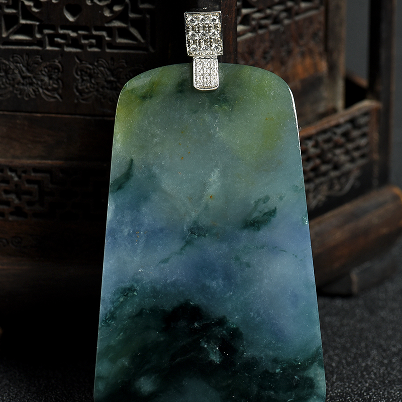 天然翡翠意境图吊坠-红掌柜