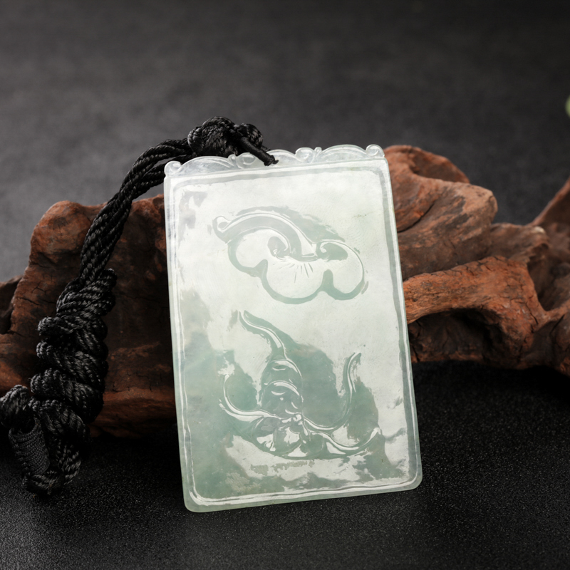 浅绿翡翠龙牌吊坠-红掌柜