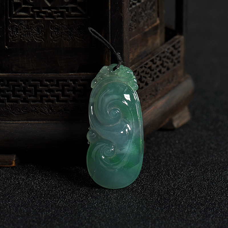 糯冰种俏色翡翠如意吊坠-红掌柜