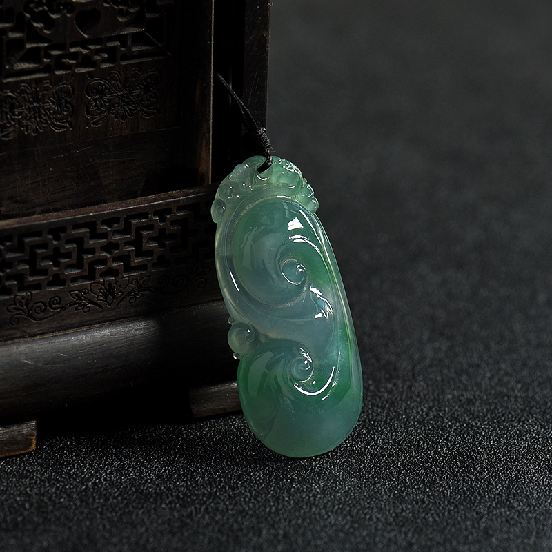 俏色翡翠如意吊坠-红掌柜