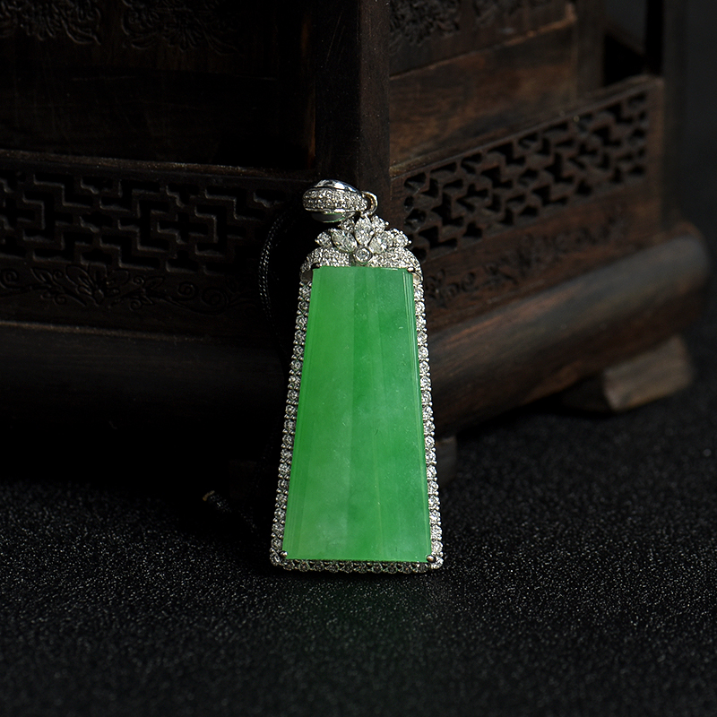 18k金镶钻糯种翠绿翡翠方牌吊坠-红掌柜