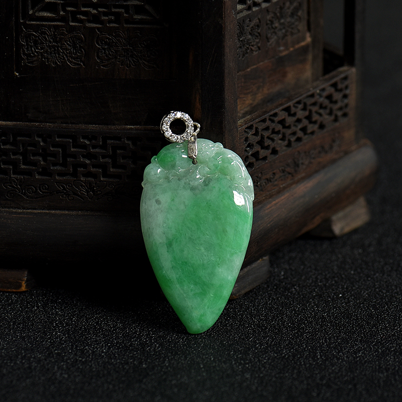 豆种飘翠翡翠福瓜吊坠-红掌柜