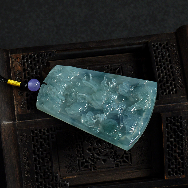 翡翠龙牌吊坠-红掌柜