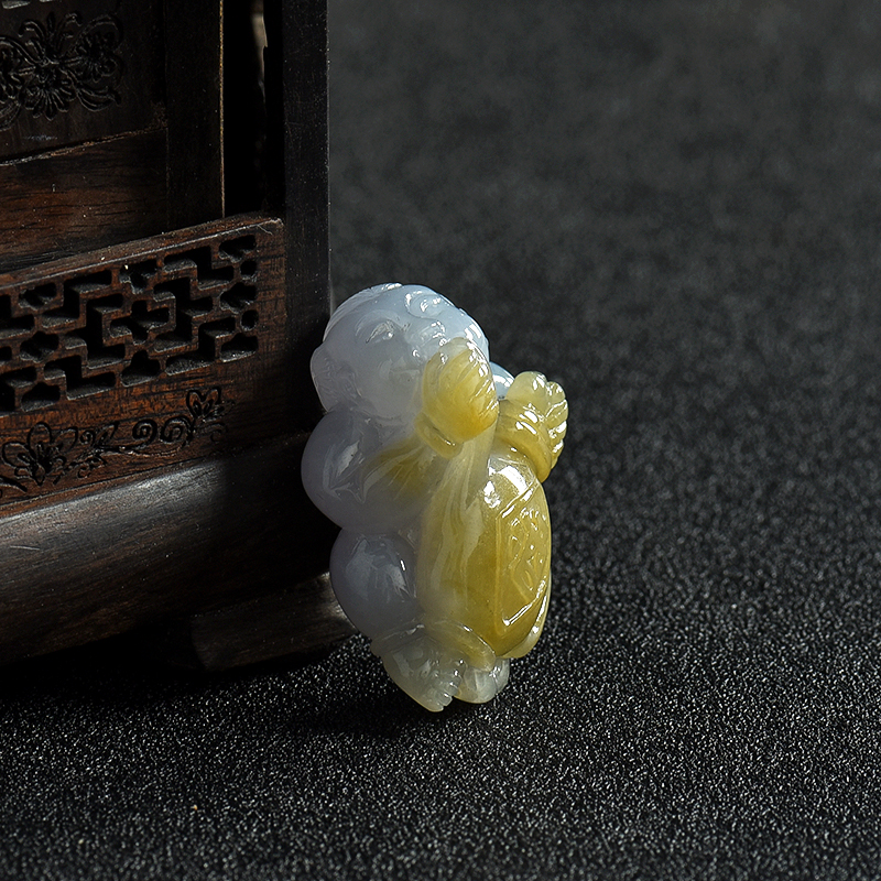 缅甸糯种俏色翡翠童趣吊坠-红掌柜