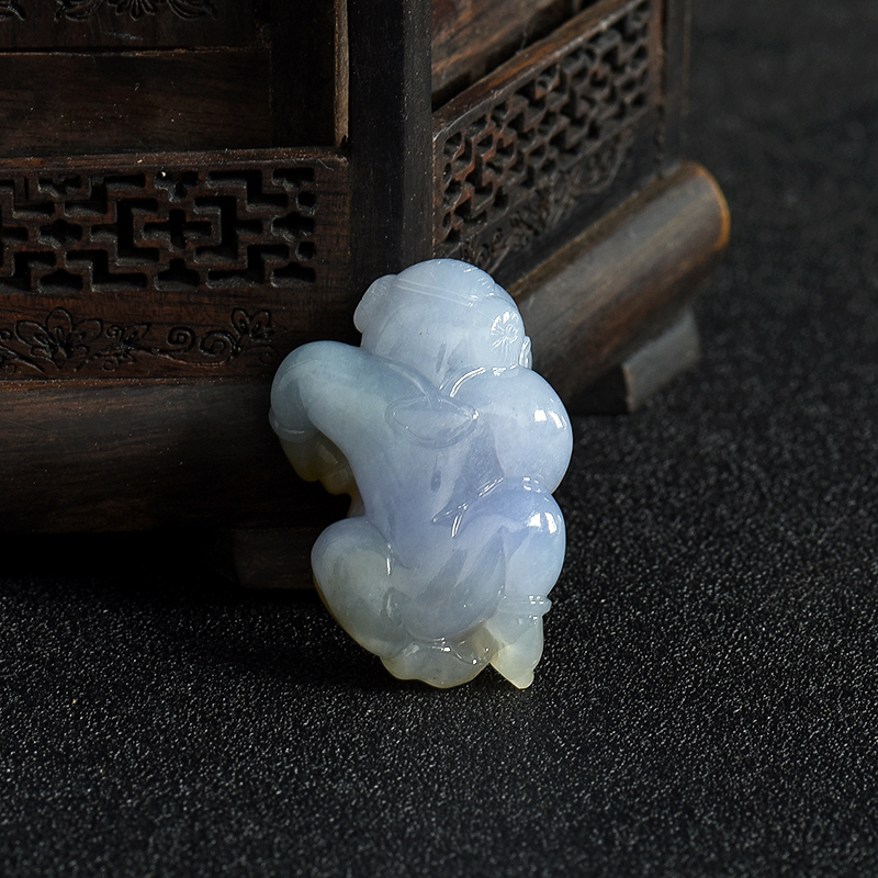 俏色翡翠童趣吊坠-红掌柜