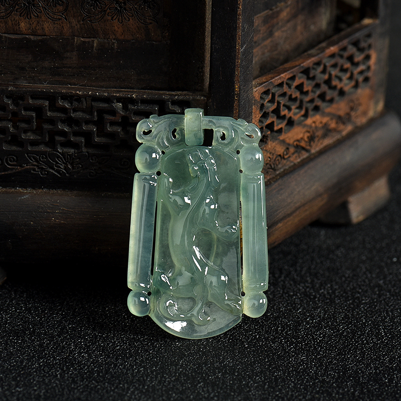 糯冰种飘花翡翠龙牌吊坠-红掌柜