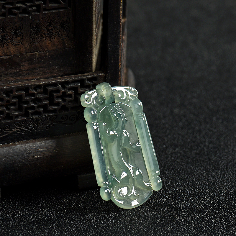天然糯冰种飘花翡翠龙牌吊坠-红掌柜