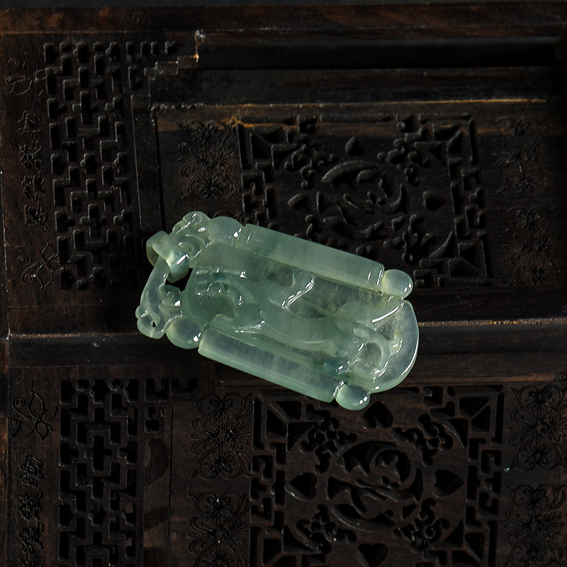 缅甸糯冰种飘花翡翠龙牌-红掌柜
