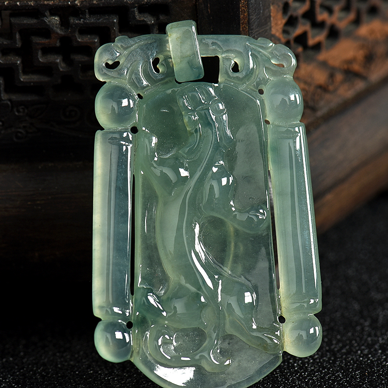 天然糯冰种飘花翡翠龙牌-红掌柜