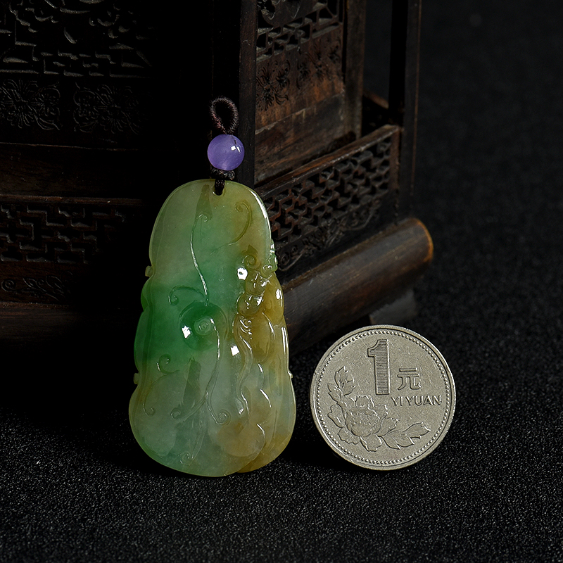 糯种俏色翡翠吊坠-红掌柜
