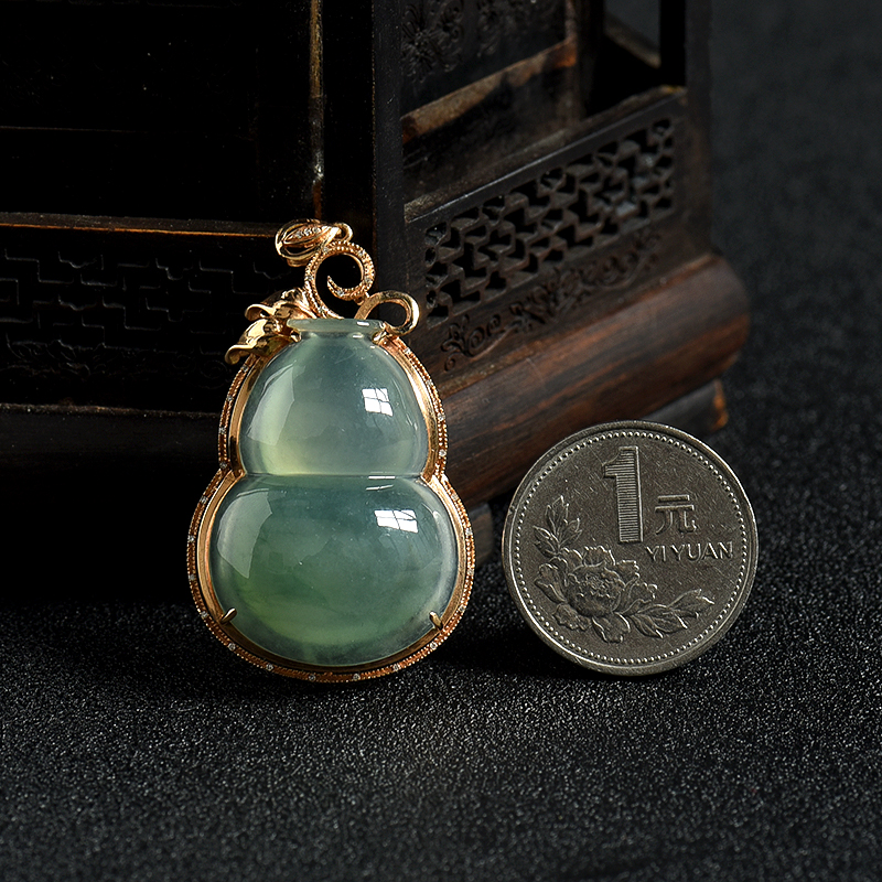 糯冰种浅绿翡翠葫芦吊坠-红掌柜