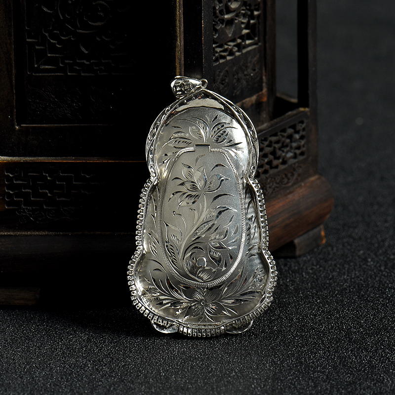 18K金镶钻天然翠绿翡翠观音吊坠-红掌柜