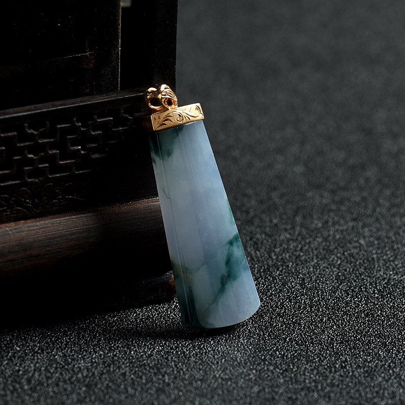 天然糯冰种飘花翡翠方牌吊坠-红掌柜