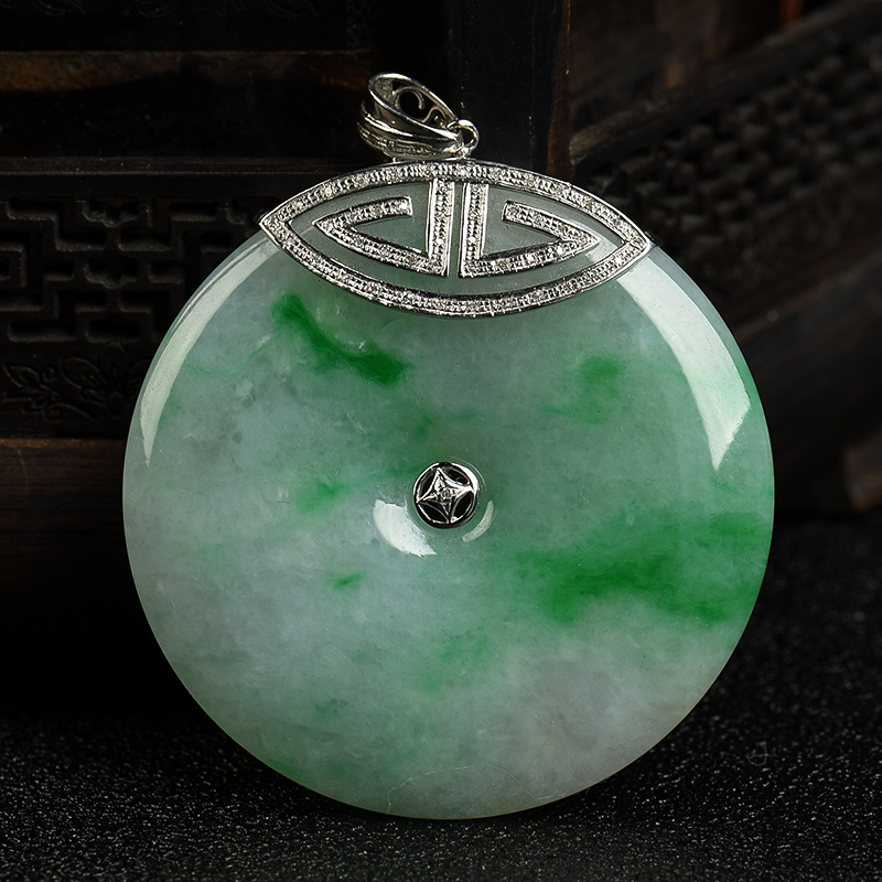 豆种飘翠翡翠吊坠-红掌柜