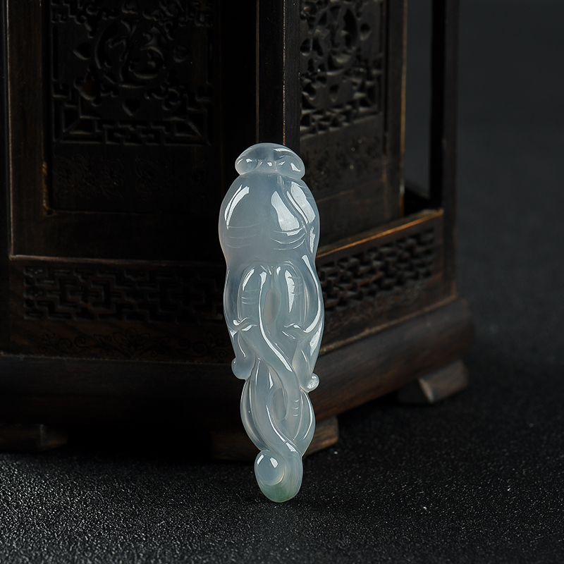 糯冰种翡翠人参吊坠-红掌柜