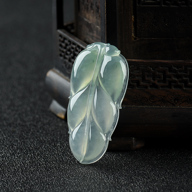 缅甸糯冰种浅绿翡翠金枝玉叶吊坠-红掌柜