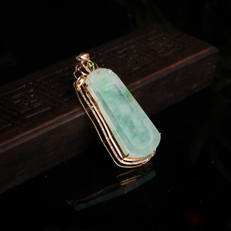 糯冰种飘花翡翠无事牌吊坠-红掌柜