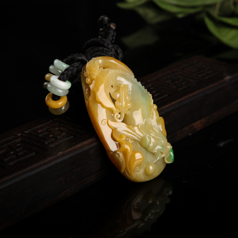 俏色翡翠辰龙吊坠-红掌柜
