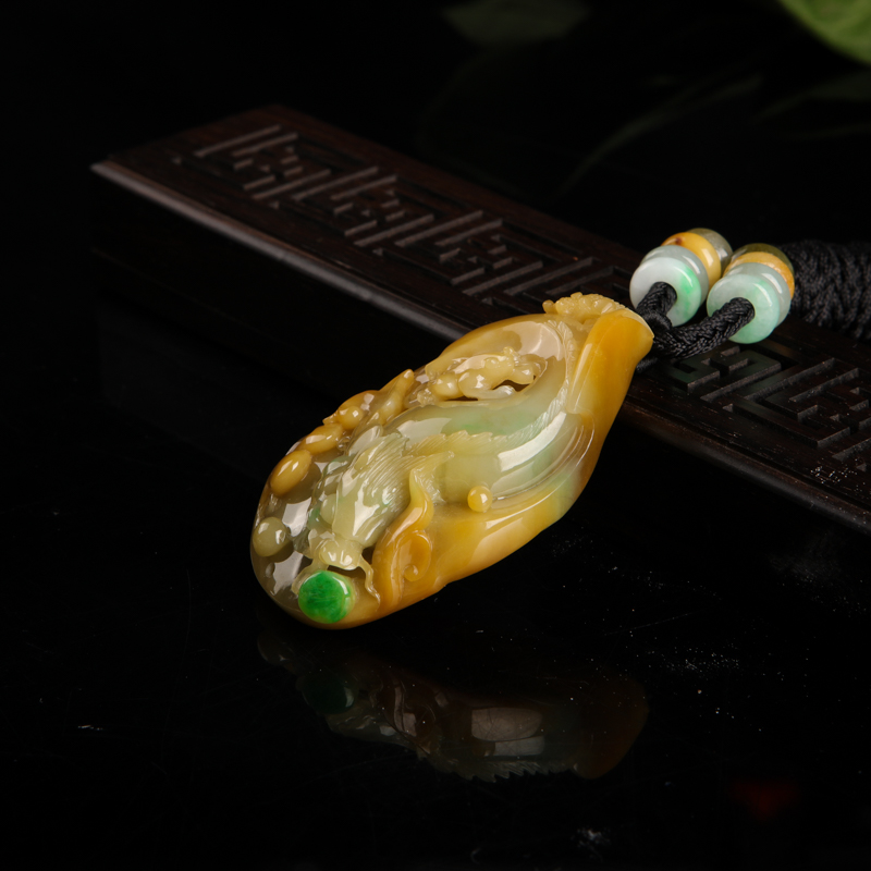 翡翠辰龙吊坠-红掌柜