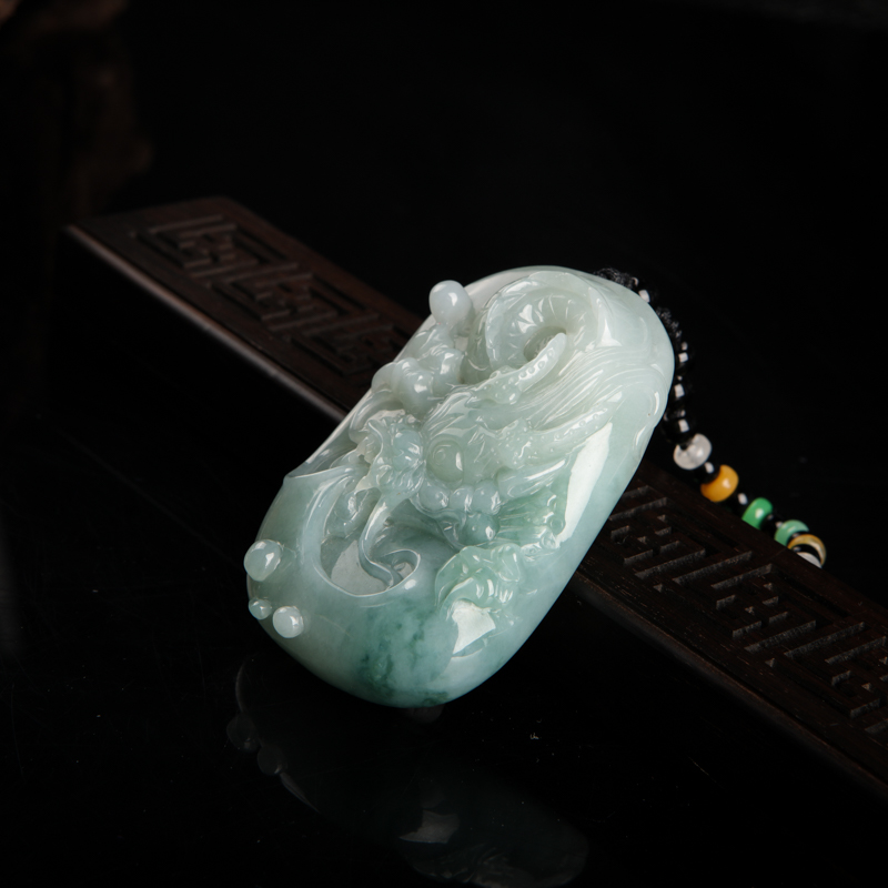 翡翠辰龙吊坠-红掌柜