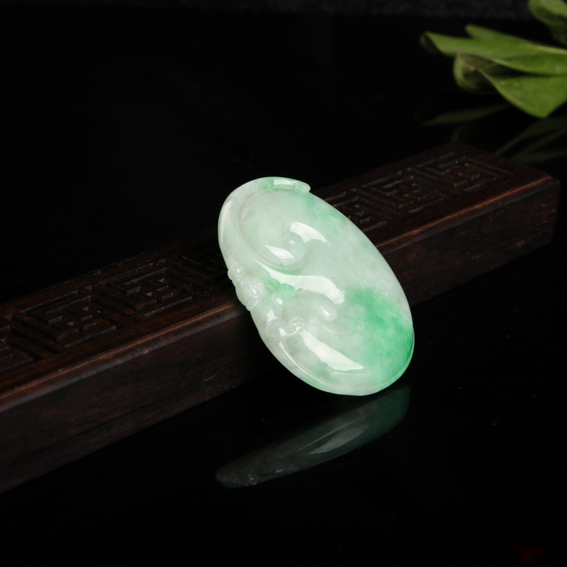 飘翠翡翠如意吊坠-红掌柜