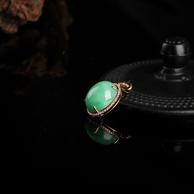 18k天然豆种豆绿翡翠吊坠-红掌柜