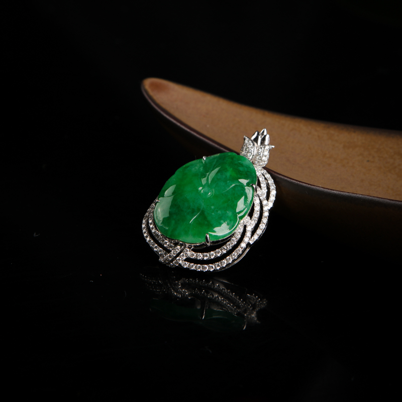 18k缅甸豆种翠绿翡翠和和美美吊坠-红掌柜