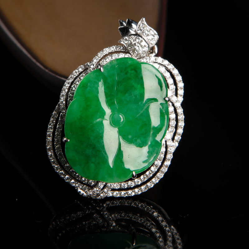 18k缅甸天然豆种翠绿翡翠吊坠-红掌柜