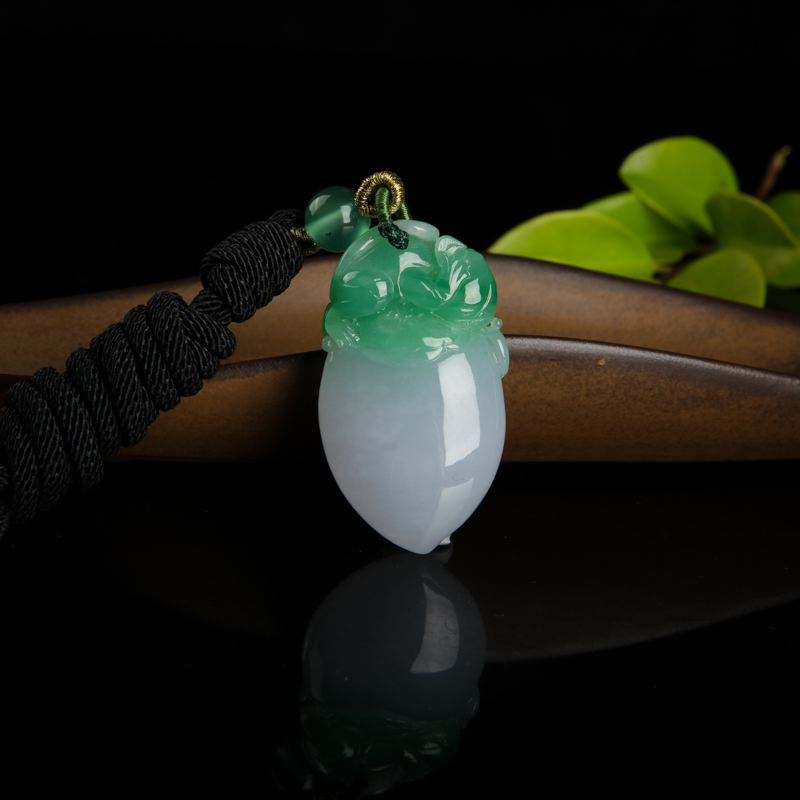 缅甸糯种俏色翡翠吊坠-红掌柜