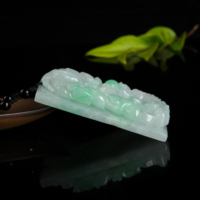 天然糯种飘翠翡翠吊坠-红掌柜