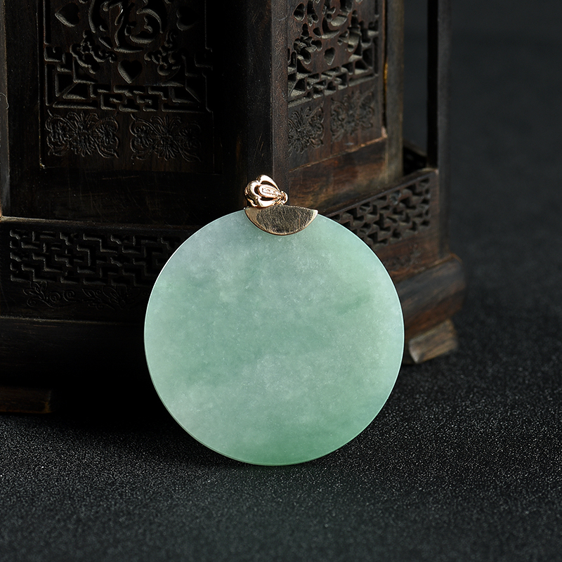 18k糯冰种浅绿翡翠无事牌吊坠-红掌柜