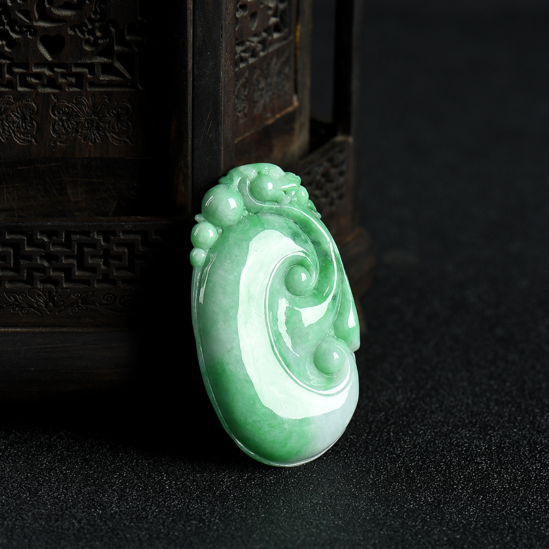 天然豆种飘翠翡翠如意吊坠-红掌柜
